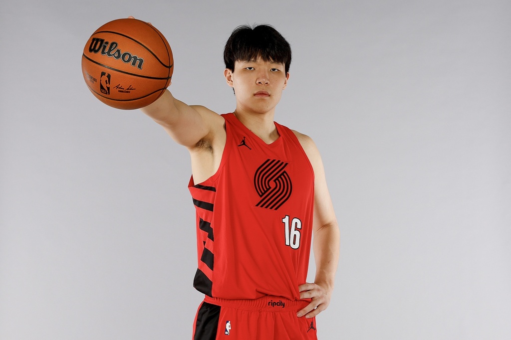 来自竞争对手的肯定！罗威：杨瀚森在训练中给我留下深刻的印象